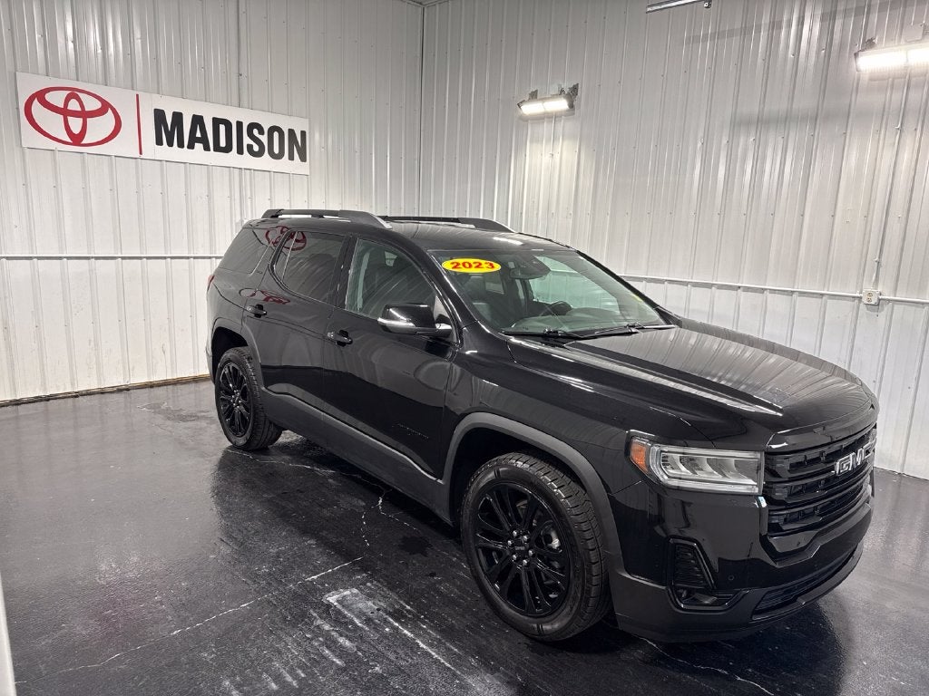 2023 GMC Acadia SLT
