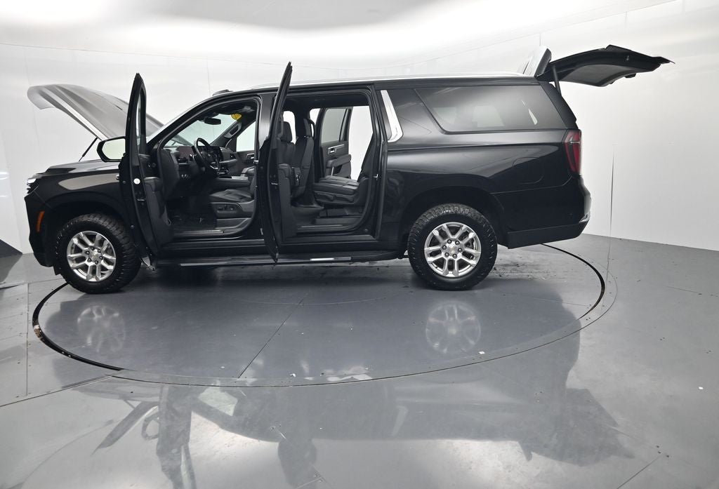 2025 Chevrolet Suburban LT
