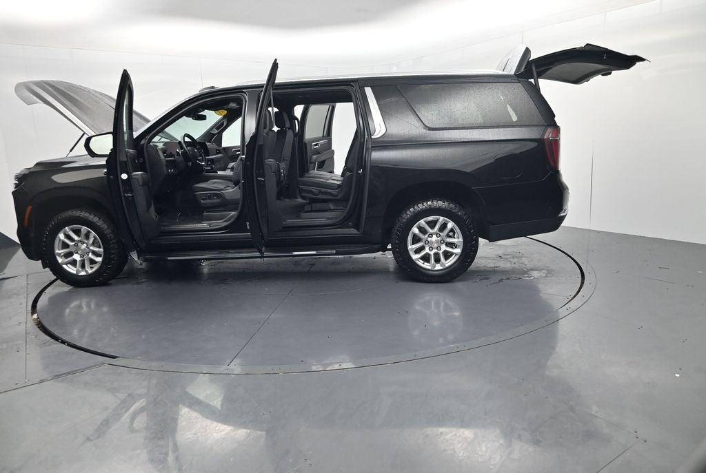 2025 Chevrolet Suburban LT