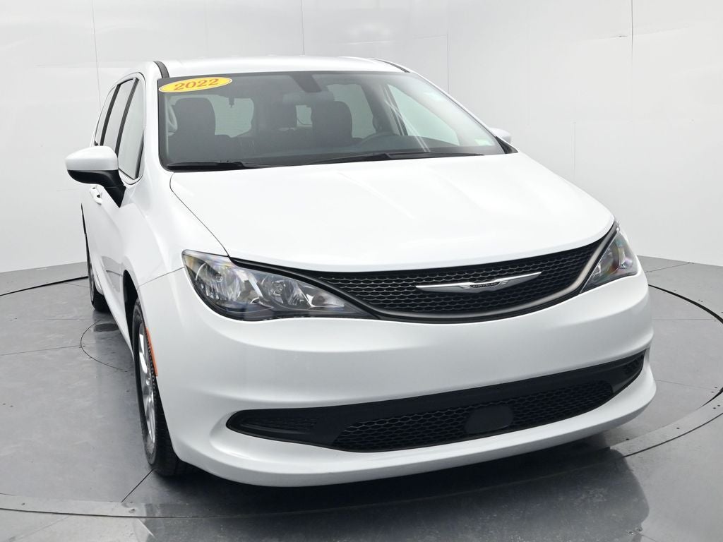 2022 Chrysler Voyager LX