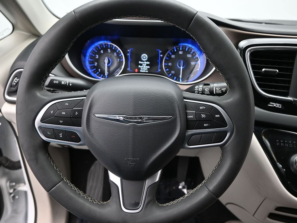 2022 Chrysler Voyager LX