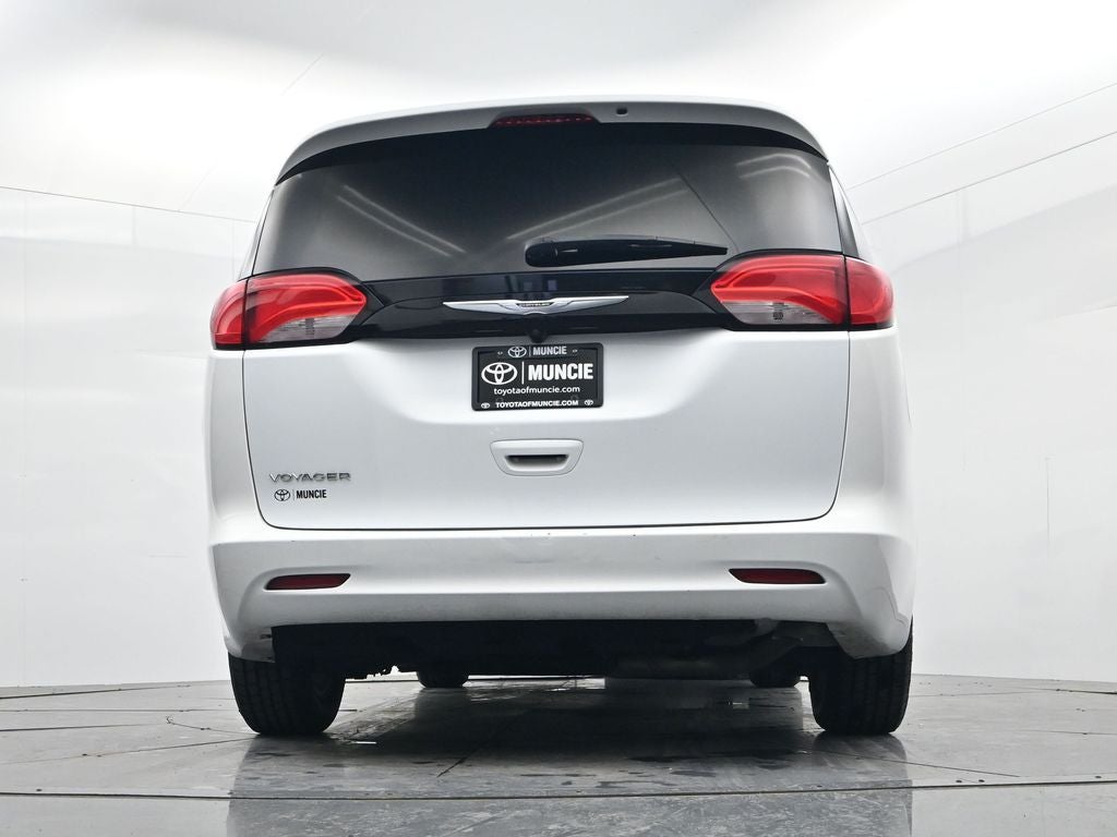 2022 Chrysler Voyager LX