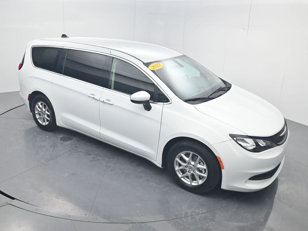 2022 Chrysler Voyager LX