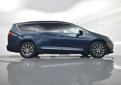 2023 Chrysler Pacifica Hybrid Pinnacle