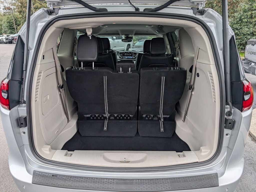 2024 Chrysler Pacifica Hybrid Select