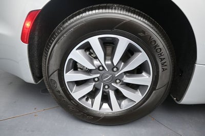 2024 Chrysler Pacifica Hybrid Select