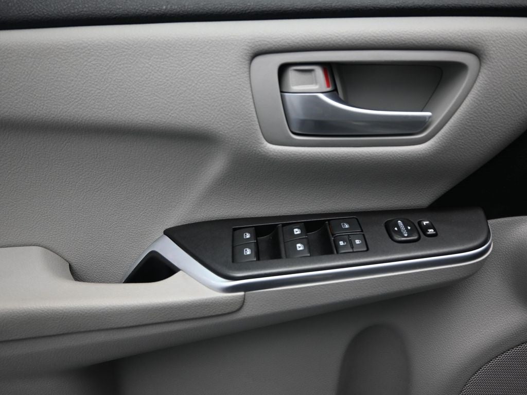 2017 Toyota Camry Hybrid LE