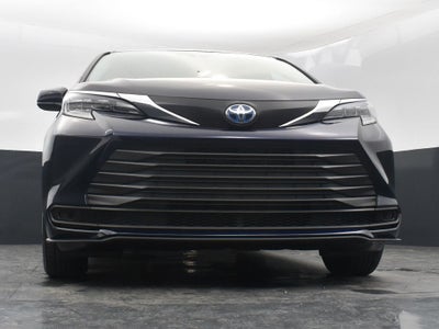 2025 Toyota Sienna LE 8 Passenger
