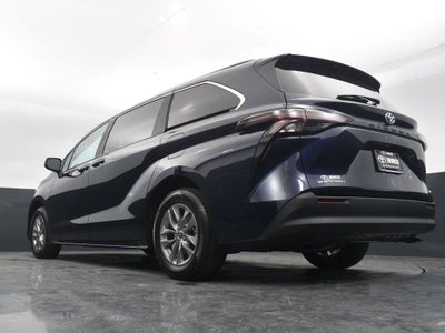 2025 Toyota Sienna LE 8 Passenger