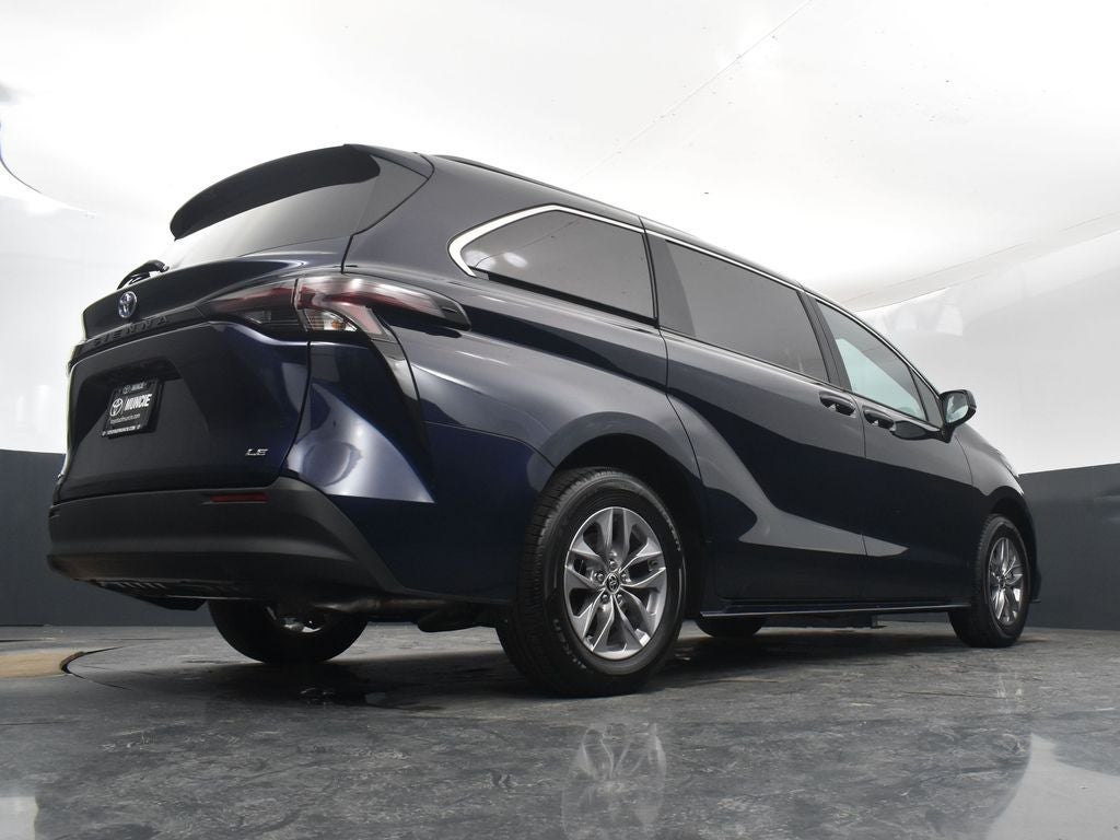 2025 Toyota Sienna LE 8 Passenger