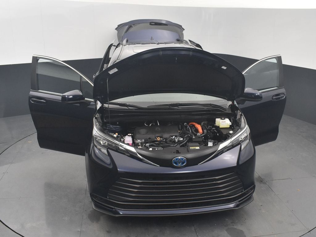 2025 Toyota Sienna LE 8 Passenger