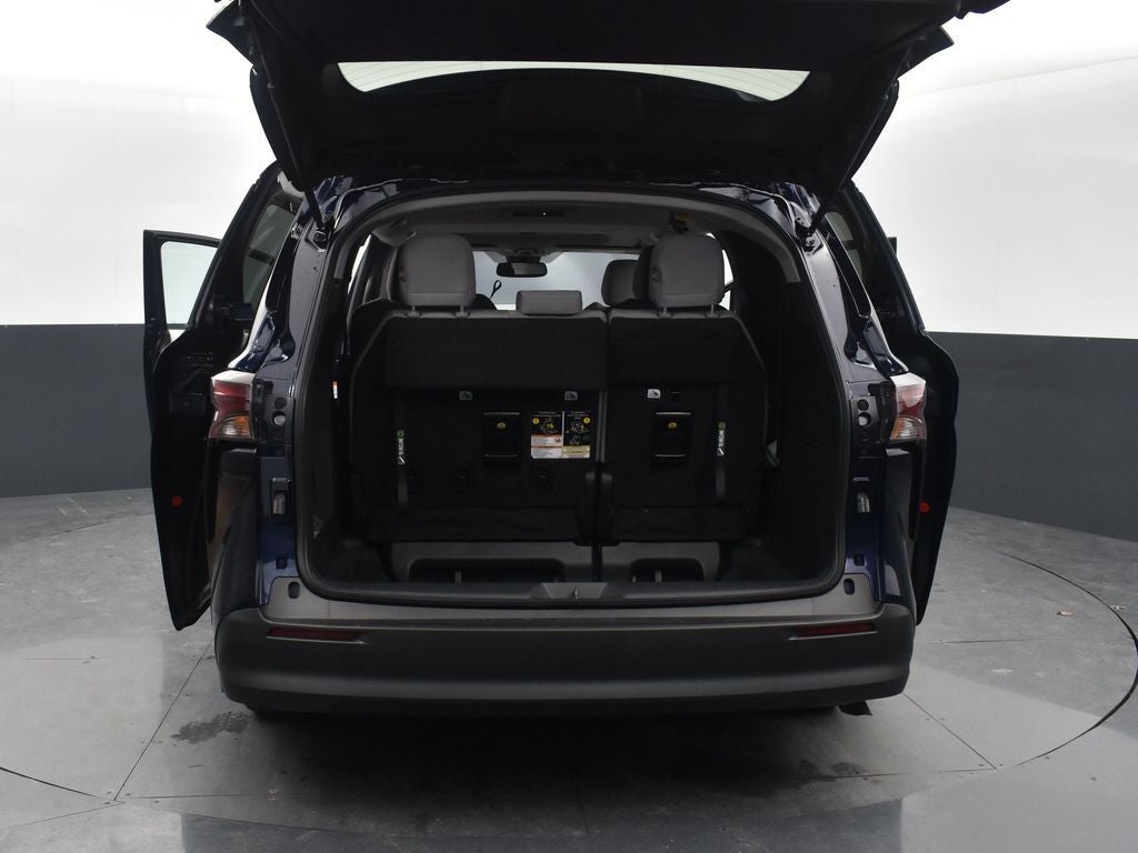 2025 Toyota Sienna LE 8 Passenger
