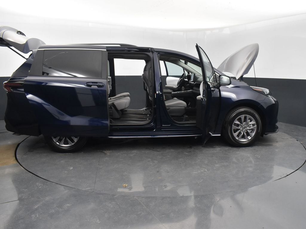 2025 Toyota Sienna LE 8 Passenger
