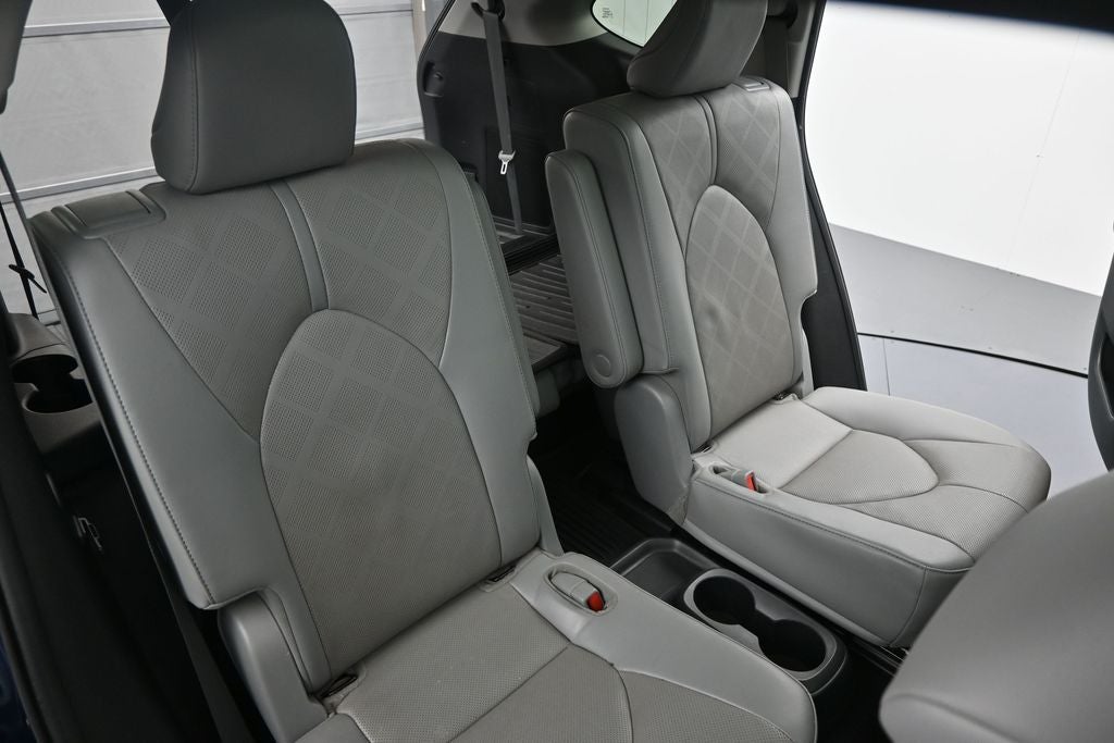 2022 Toyota Highlander Hybrid Platinum