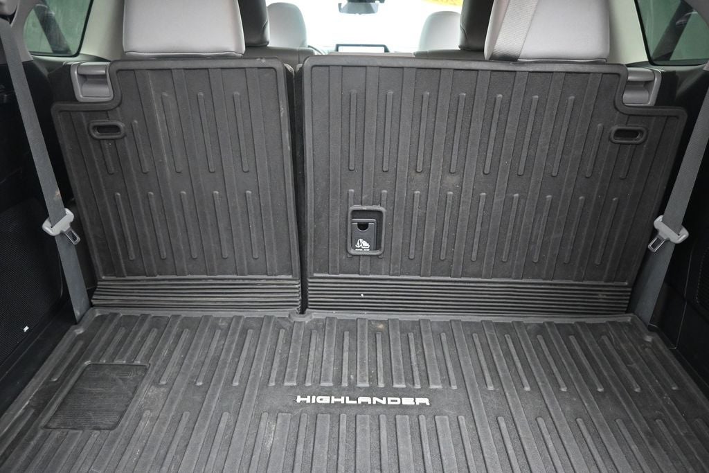 2022 Toyota Highlander Hybrid Platinum