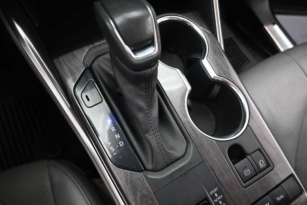 2022 Toyota Highlander Hybrid Platinum