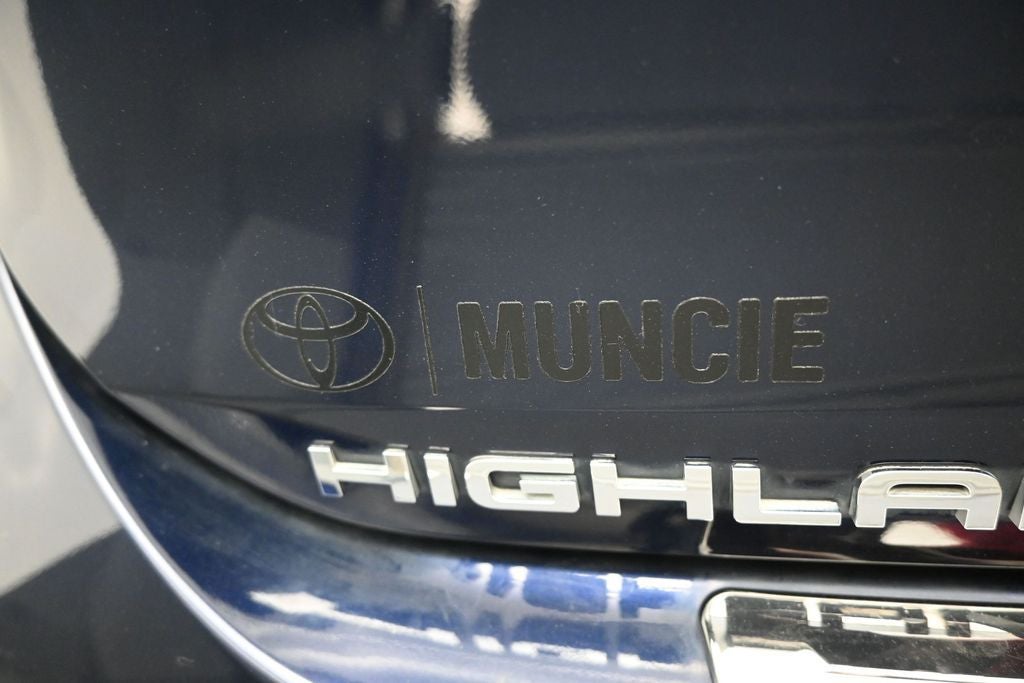 2022 Toyota Highlander Hybrid Platinum