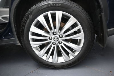 2022 Toyota Highlander Hybrid Platinum
