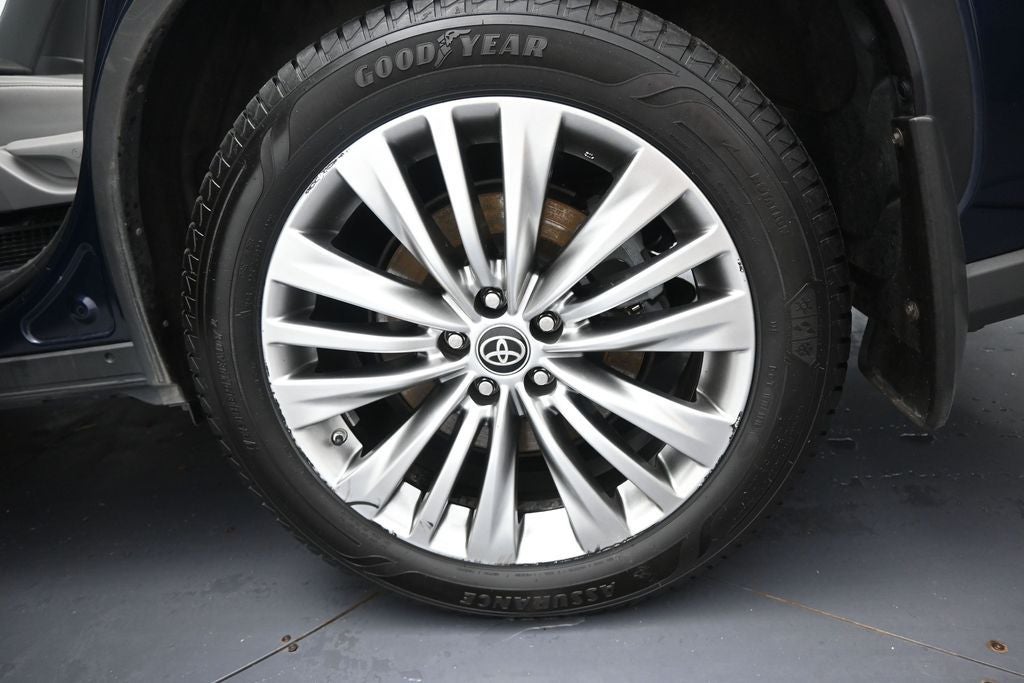 2022 Toyota Highlander Hybrid Platinum