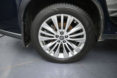 2022 Toyota Highlander Hybrid Platinum