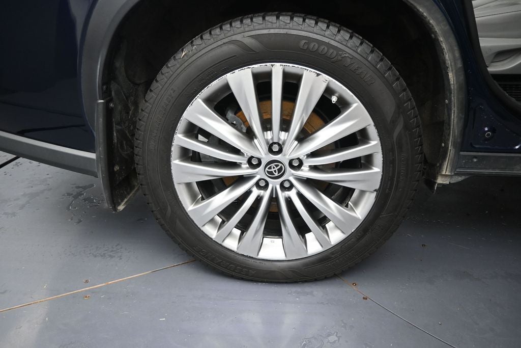 2022 Toyota Highlander Hybrid Platinum