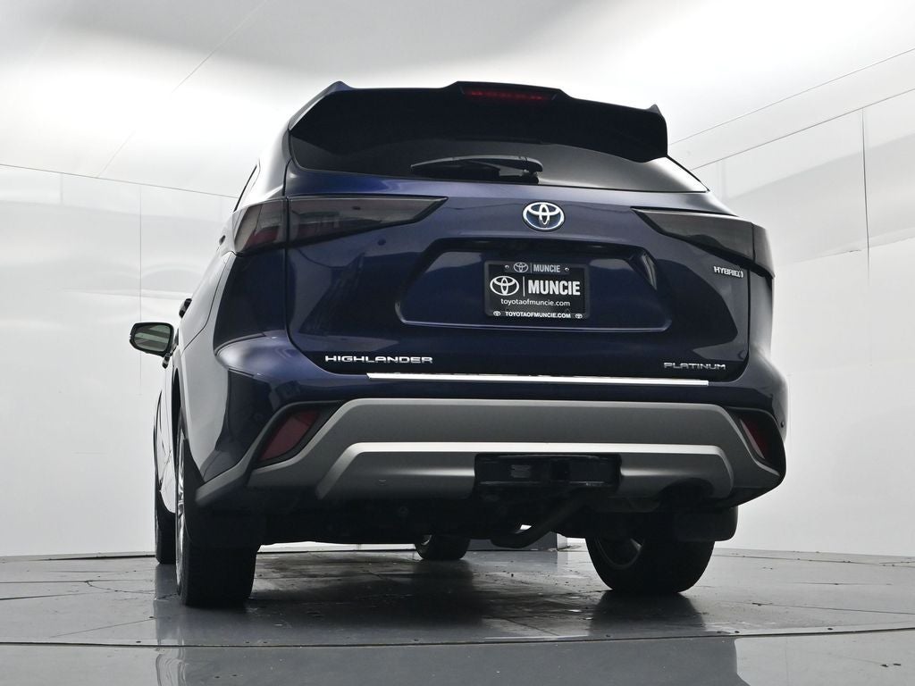 2022 Toyota Highlander Hybrid Platinum
