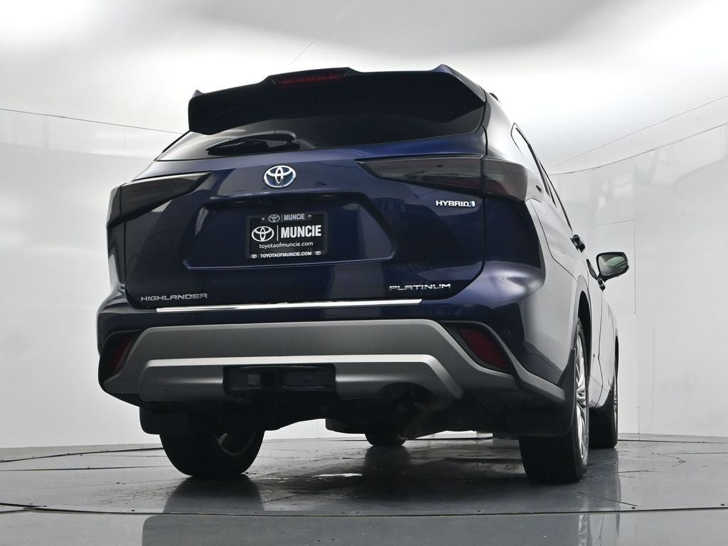 2022 Toyota Highlander Hybrid Platinum