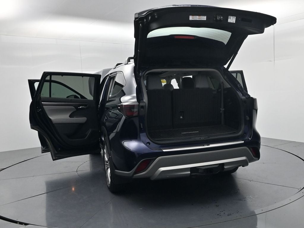 2022 Toyota Highlander Hybrid Platinum