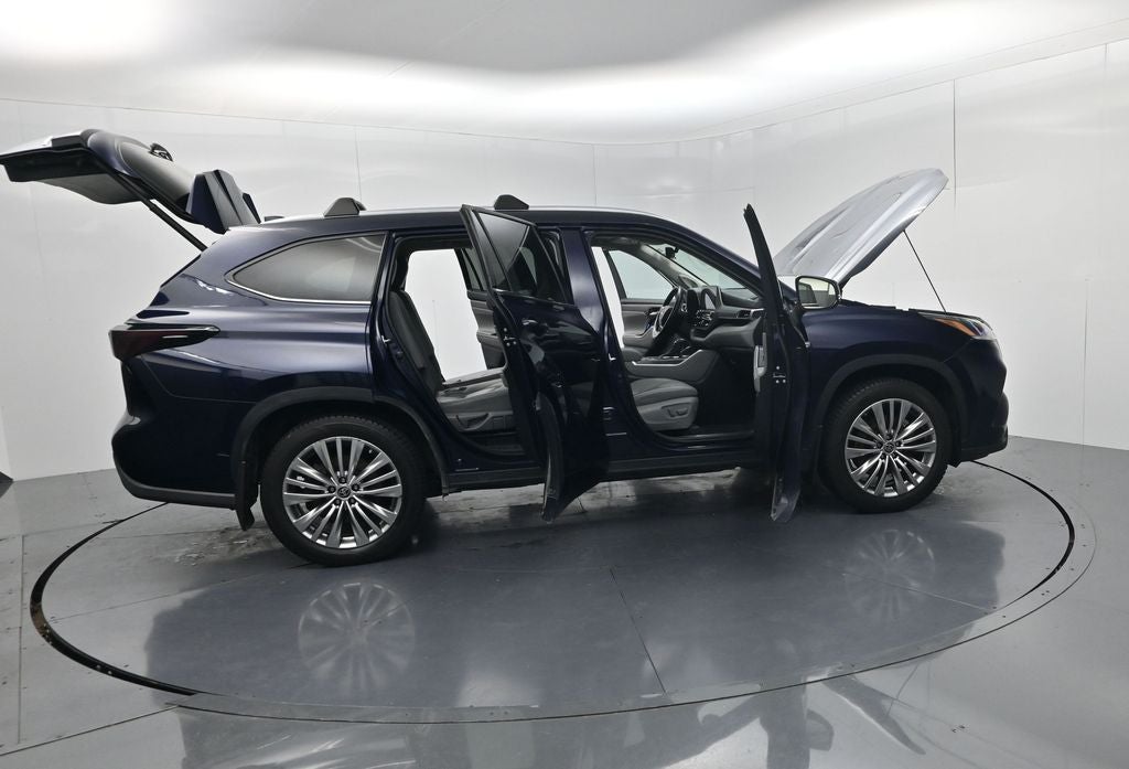 2022 Toyota Highlander Hybrid Platinum