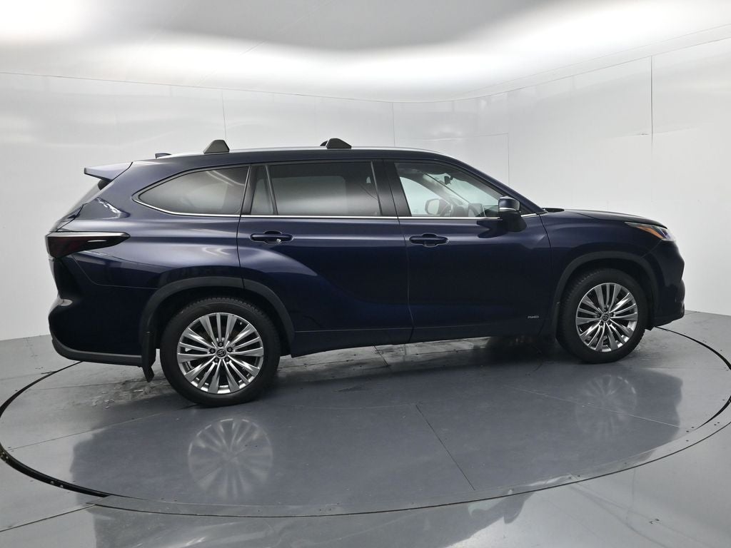 2022 Toyota Highlander Hybrid Platinum