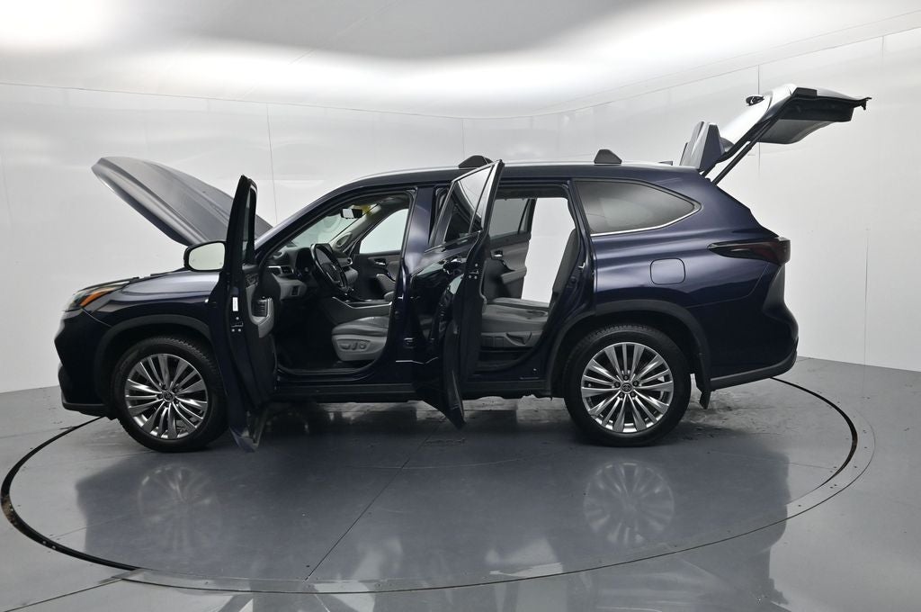 2022 Toyota Highlander Hybrid Platinum