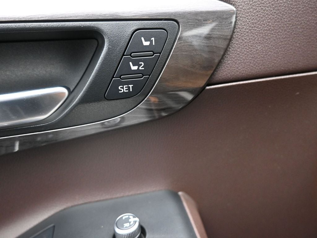 2022 Toyota Highlander Hybrid Platinum