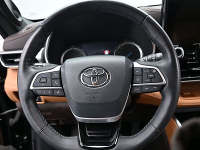 2022 Toyota Highlander Hybrid Platinum