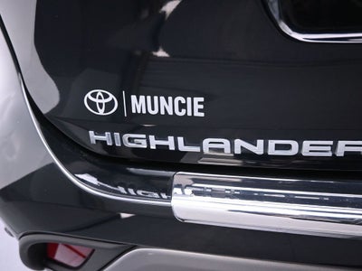 2022 Toyota Highlander Hybrid Platinum