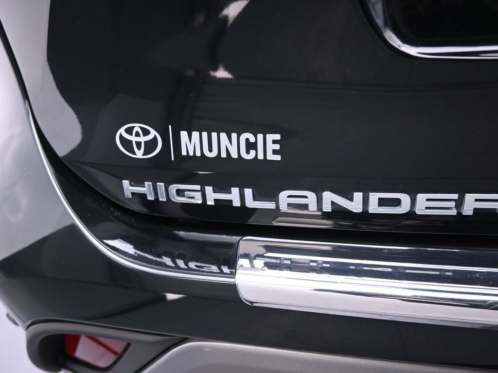 2022 Toyota Highlander Hybrid Platinum