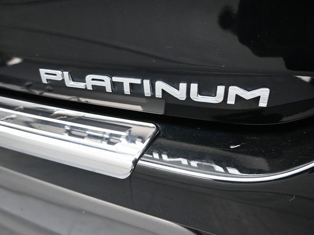 2022 Toyota Highlander Hybrid Platinum