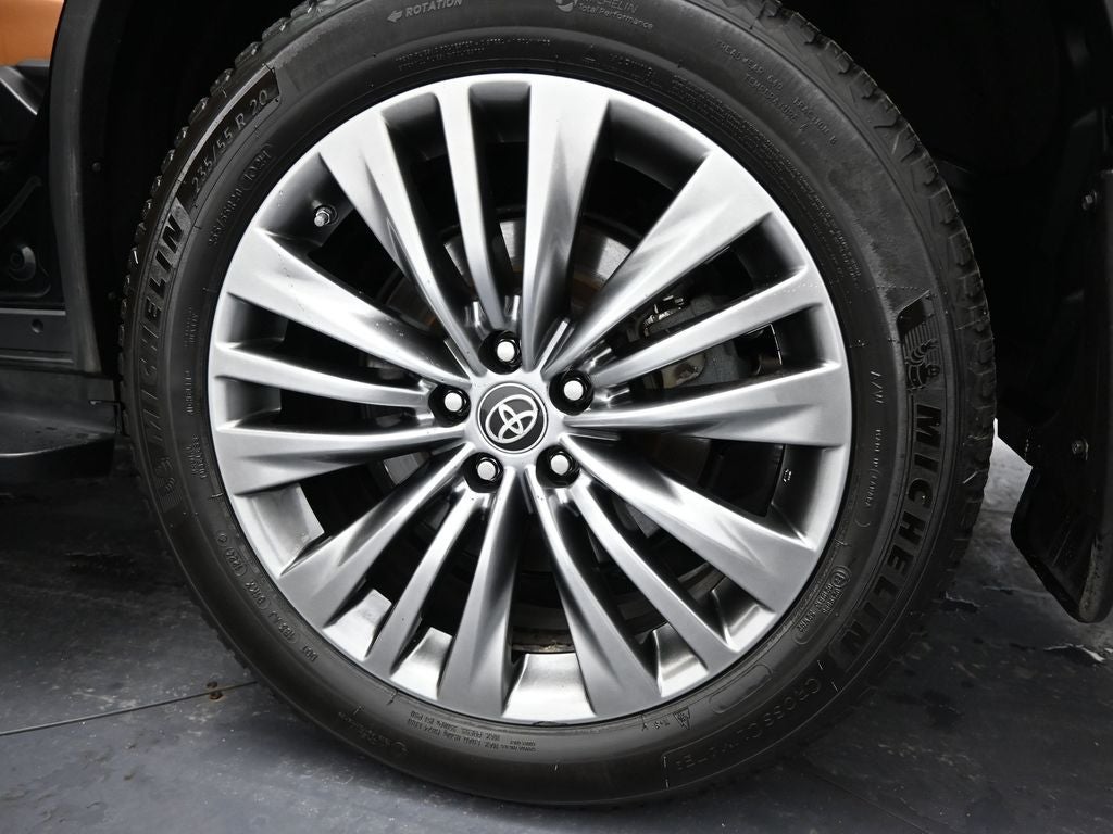 2022 Toyota Highlander Hybrid Platinum