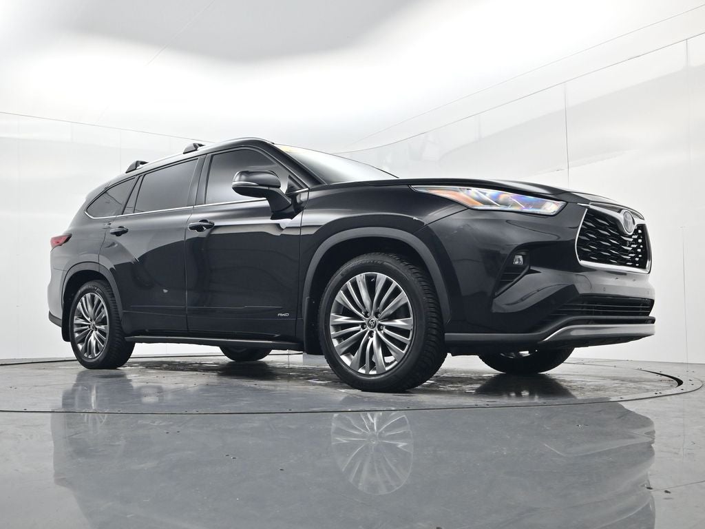 2022 Toyota Highlander Hybrid Platinum
