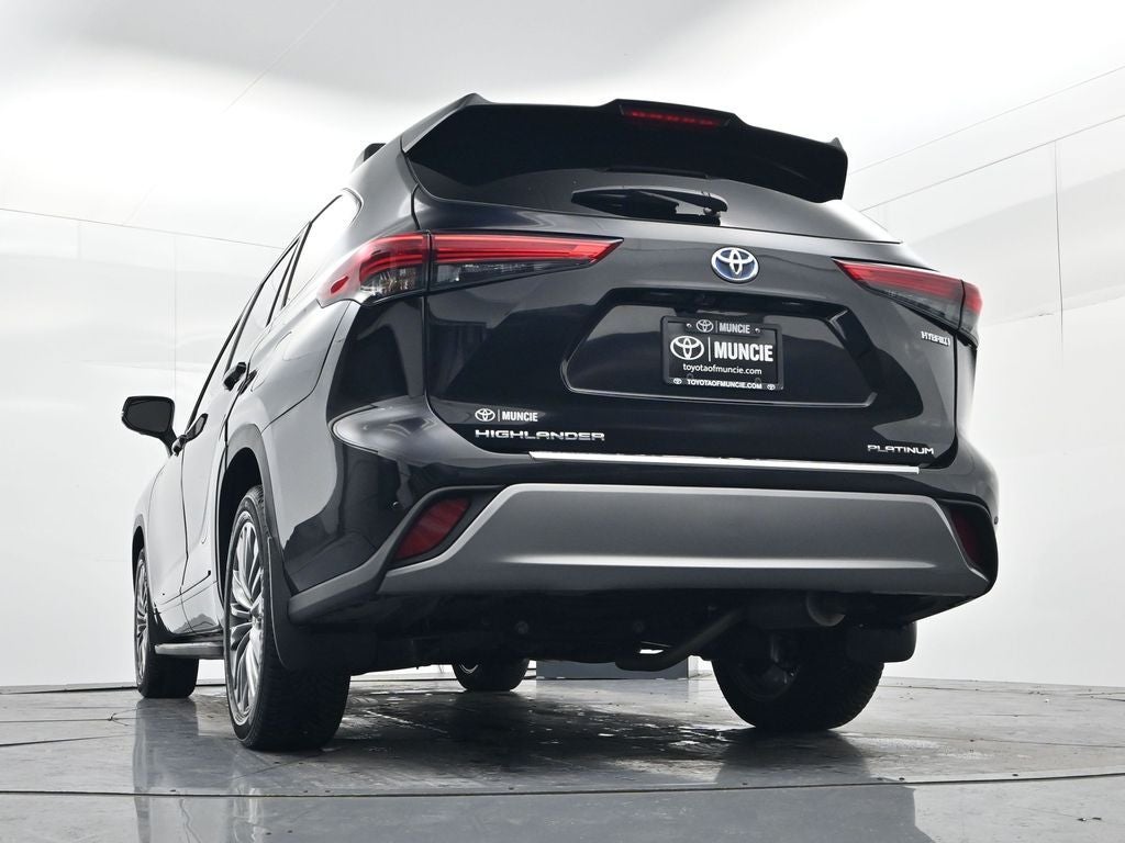 2022 Toyota Highlander Hybrid Platinum