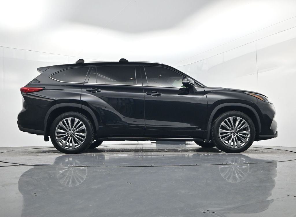 2022 Toyota Highlander Hybrid Platinum