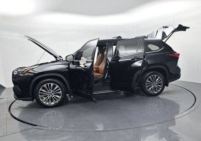 2022 Toyota Highlander Hybrid Platinum