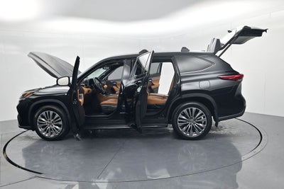 2022 Toyota Highlander Hybrid Platinum