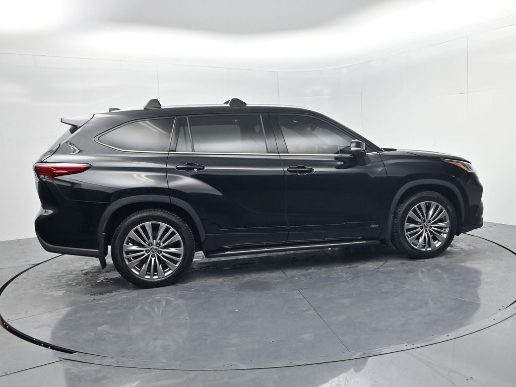 2022 Toyota Highlander Hybrid Platinum