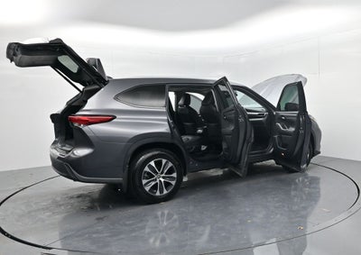 2022 Toyota Highlander Hybrid XLE
