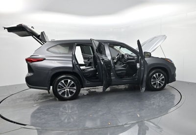 2022 Toyota Highlander Hybrid XLE