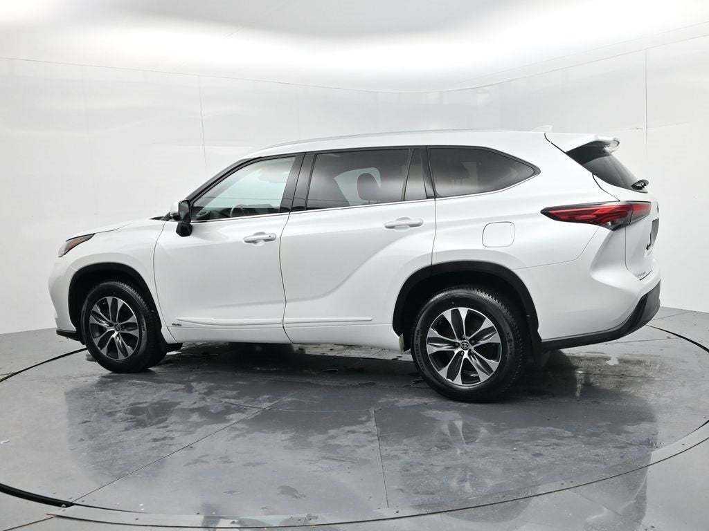 2022 Toyota Highlander Hybrid XLE