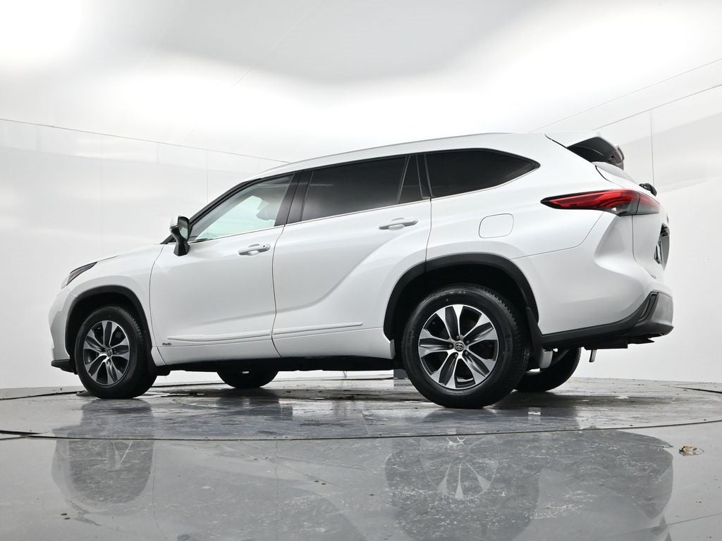 2022 Toyota Highlander Hybrid XLE