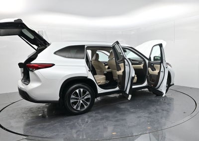 2022 Toyota Highlander Hybrid XLE