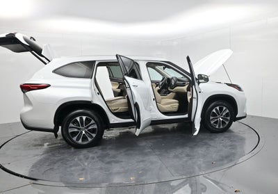 2022 Toyota Highlander Hybrid XLE