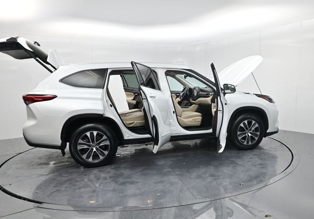2022 Toyota Highlander Hybrid XLE